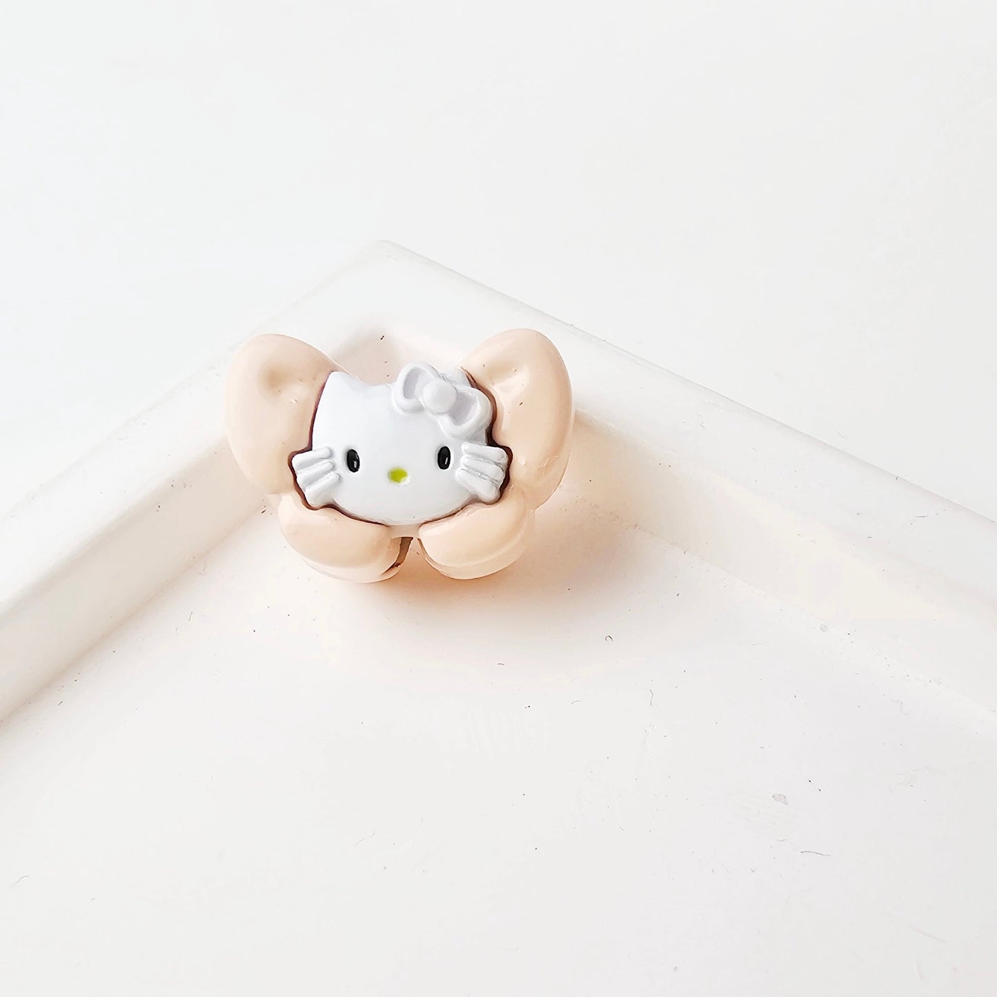 Hello Kitty Bow Four Bead