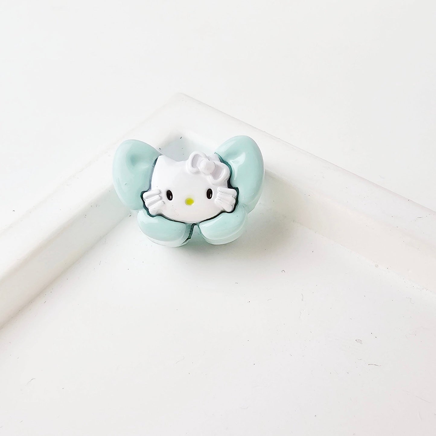 Hello Kitty Bow Four Bead