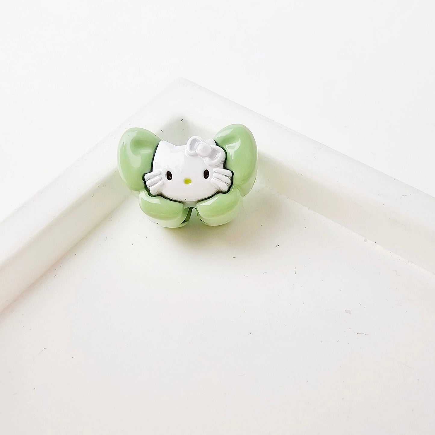 Hello Kitty Bow Four Bead